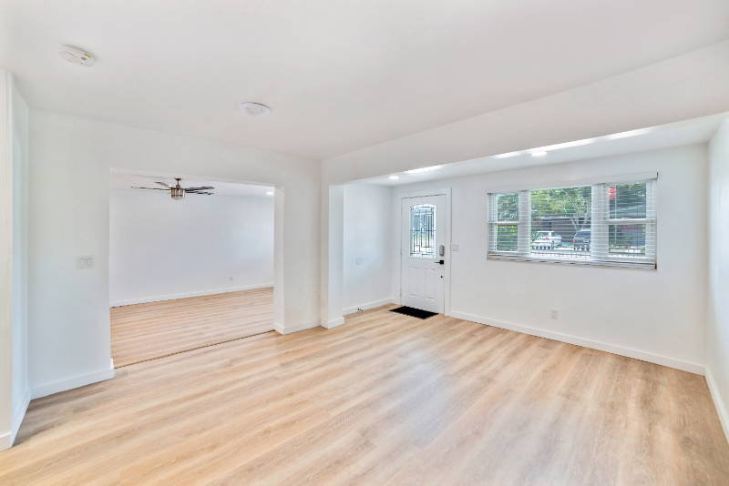 4413 W Rogers Ave - Photo 5 of 43