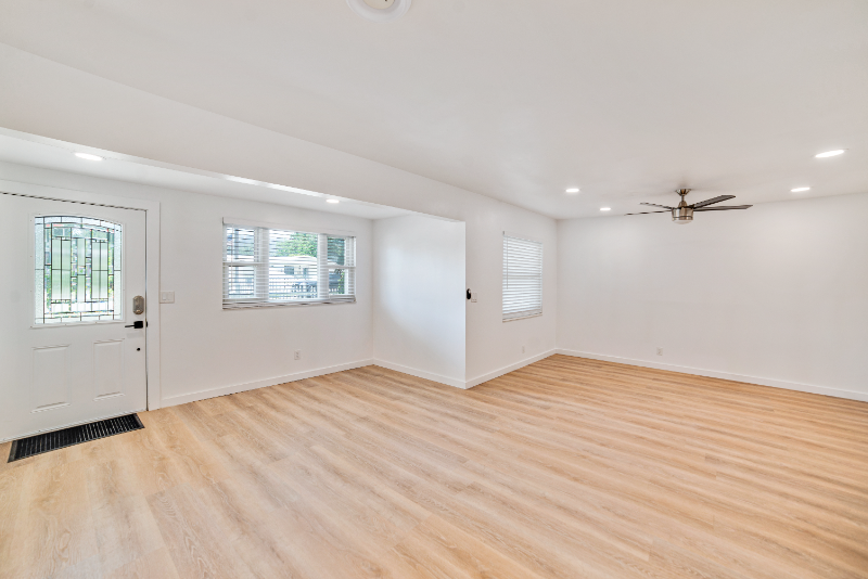 4413 W Rogers Ave - Photo 6 of 43