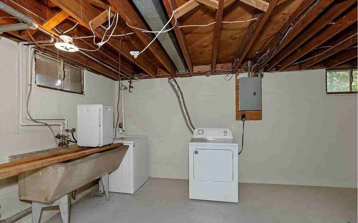 440 6th St E #NA - Photo 3 of 6