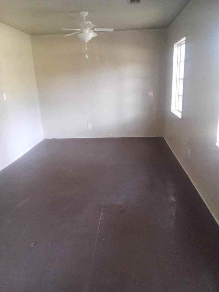 1048 Winn St #1 - Photo 3 of 5