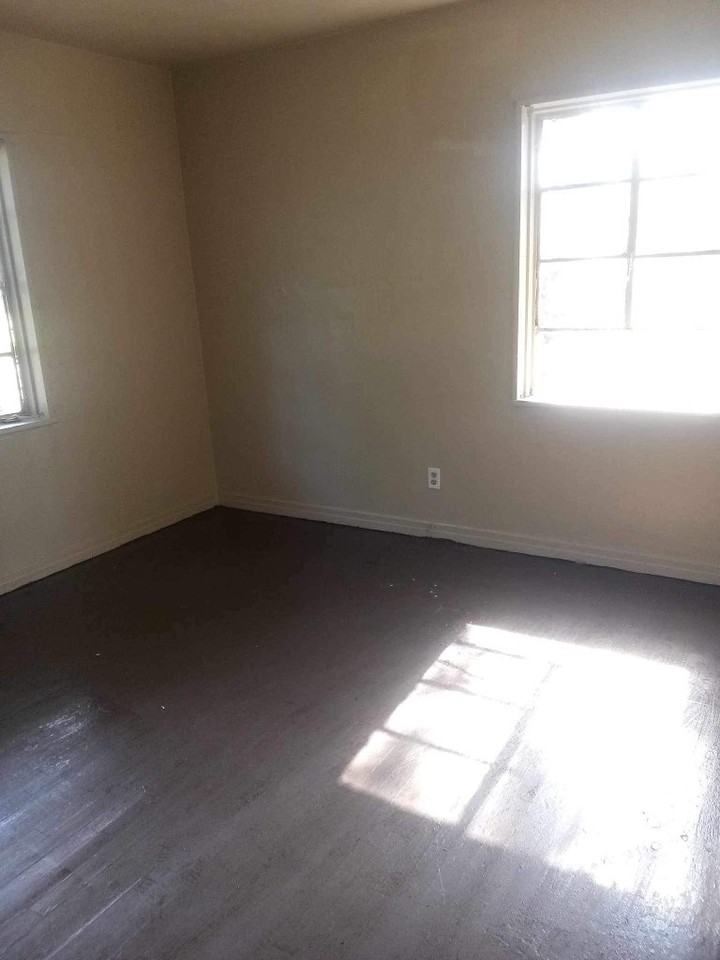 1048 Winn St #1 - Photo 4 of 5