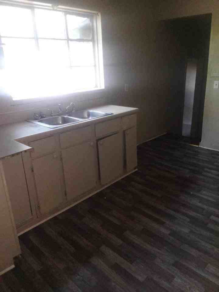 1048 Winn St #1 - Photo 5 of 5