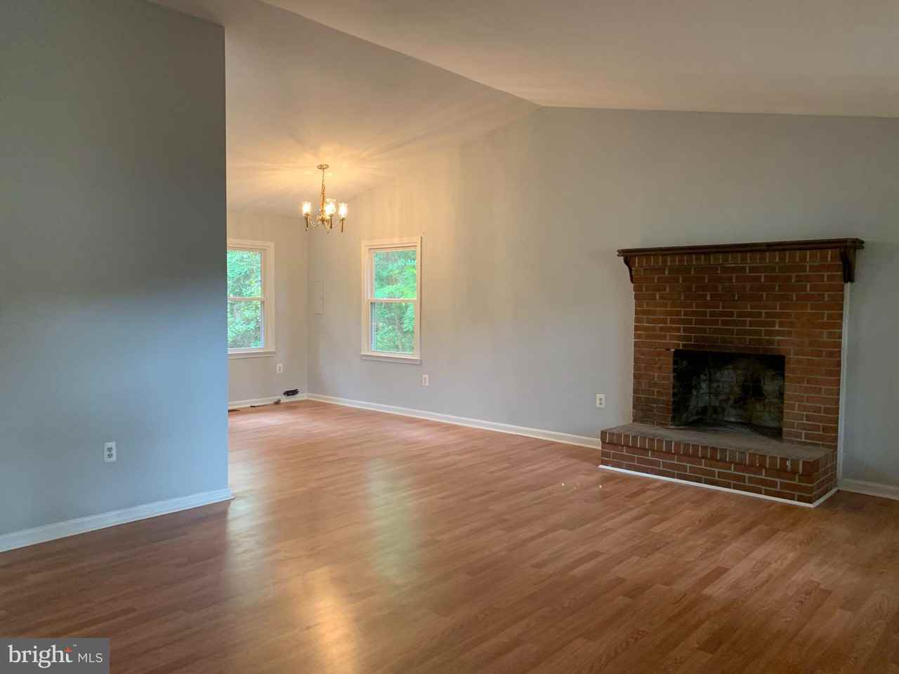 110 Hudson Rd - Photo 2 of 17