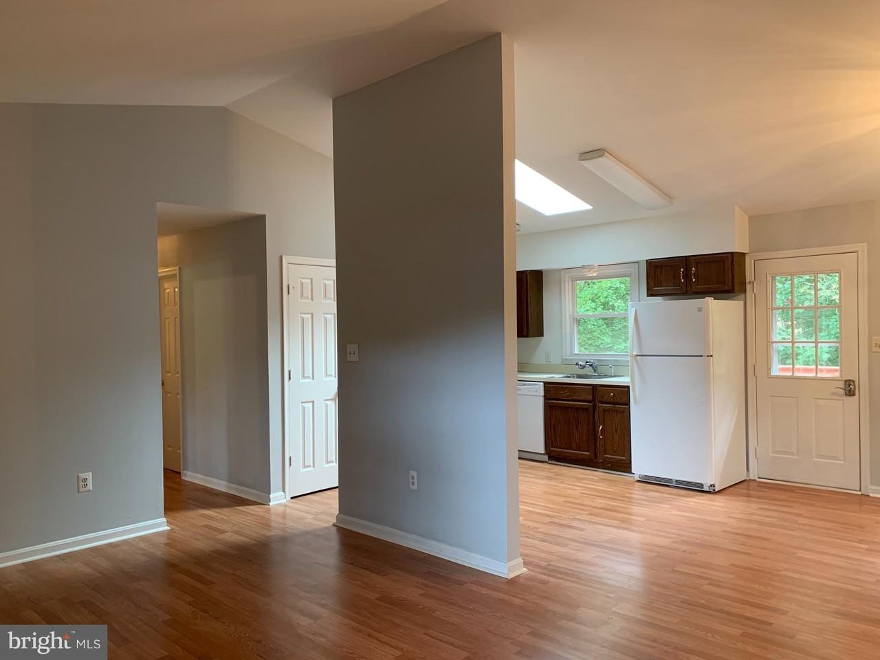 110 Hudson Rd - Photo 3 of 17