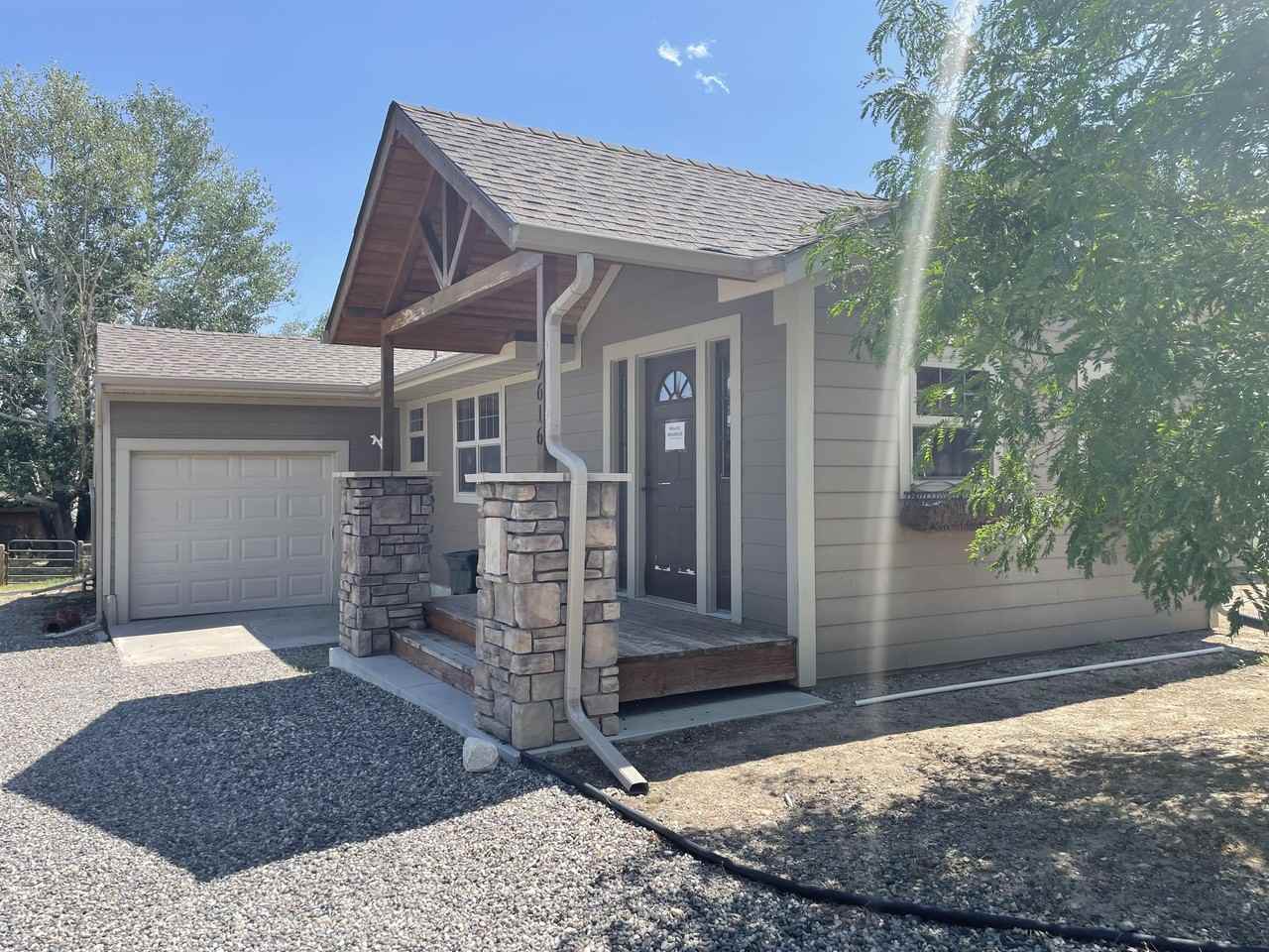 7616 Hesper Rd - Photo 3 of 12