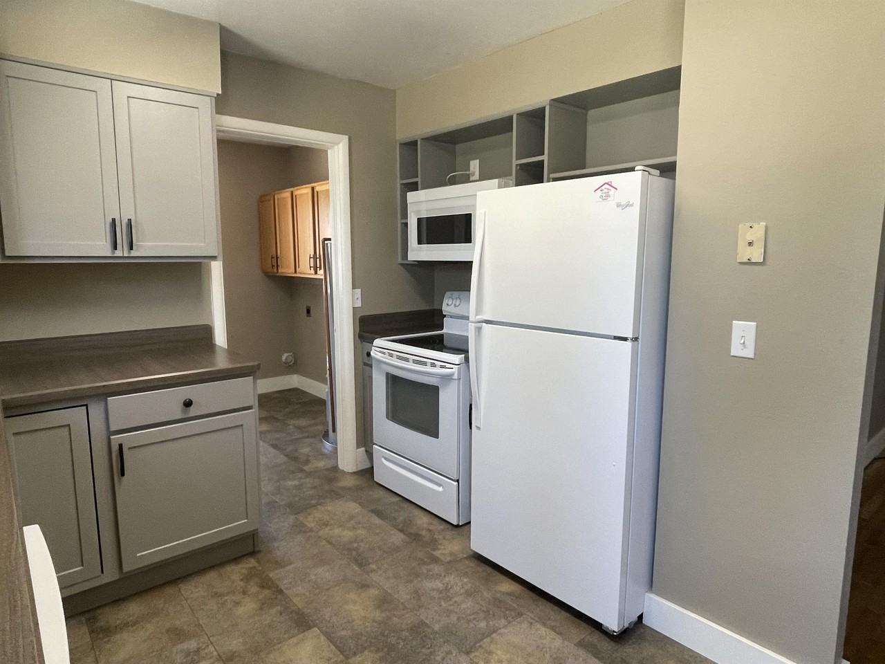 7616 Hesper Rd - Photo 6 of 12