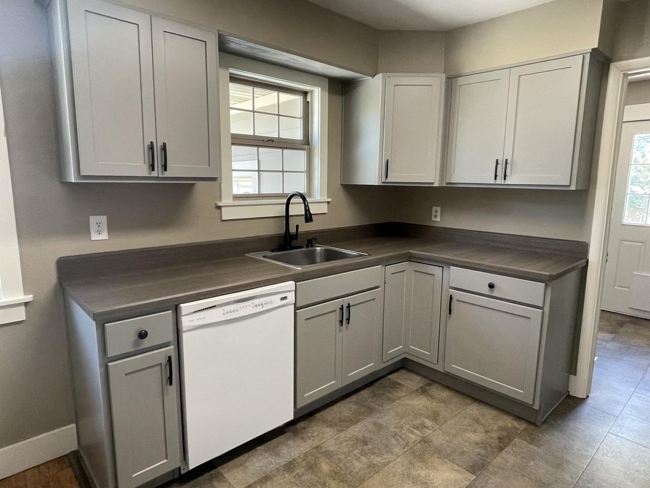 7616 Hesper Rd - Photo 7 of 12