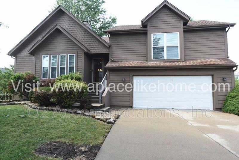 15325 Riley St - Photo 3 of 32
