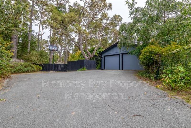 4081 Sunridge Rd - Photo 3 of 50