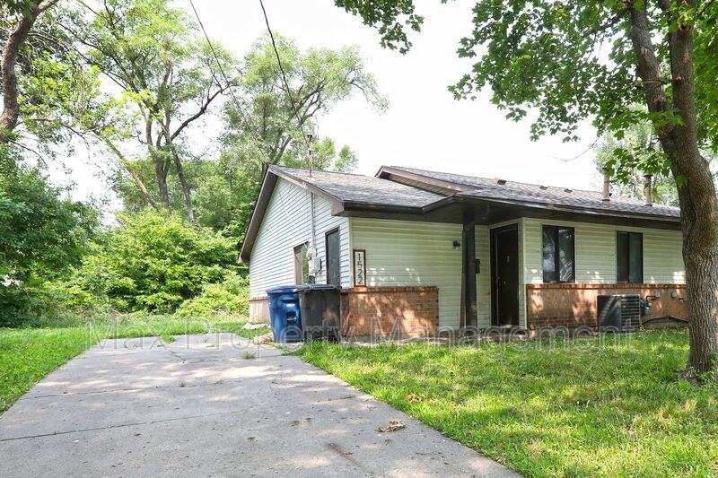 1522 E 16th St - Photo 5 of 39