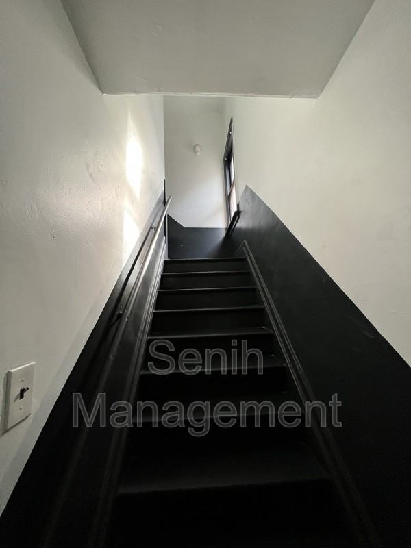 2475 Gladstone St - Photo 2 of 16