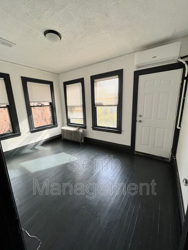 2475 Gladstone St - Photo 6 of 16