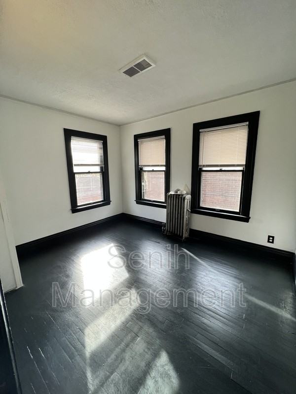 2475 Gladstone St - Photo 7 of 16