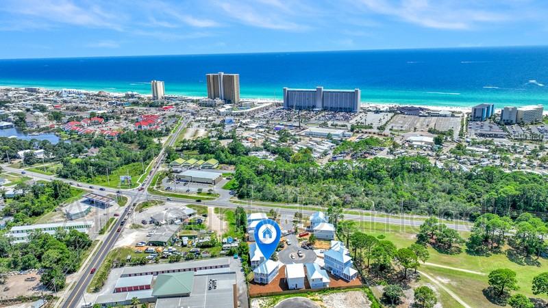 2703 Lagoon Manor Dr - Photo 3 of 9