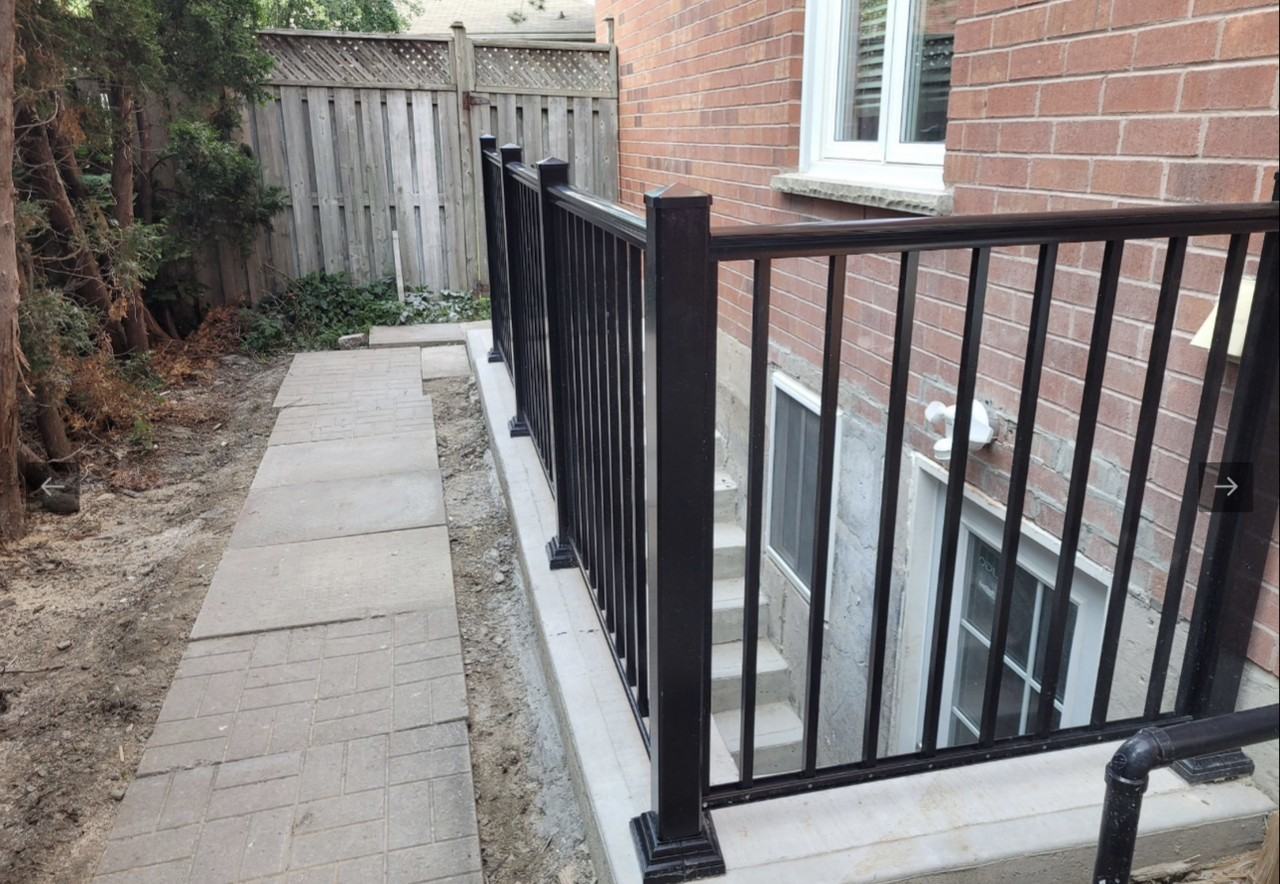 1107 Thoresby Dr - Photo 2 of 6