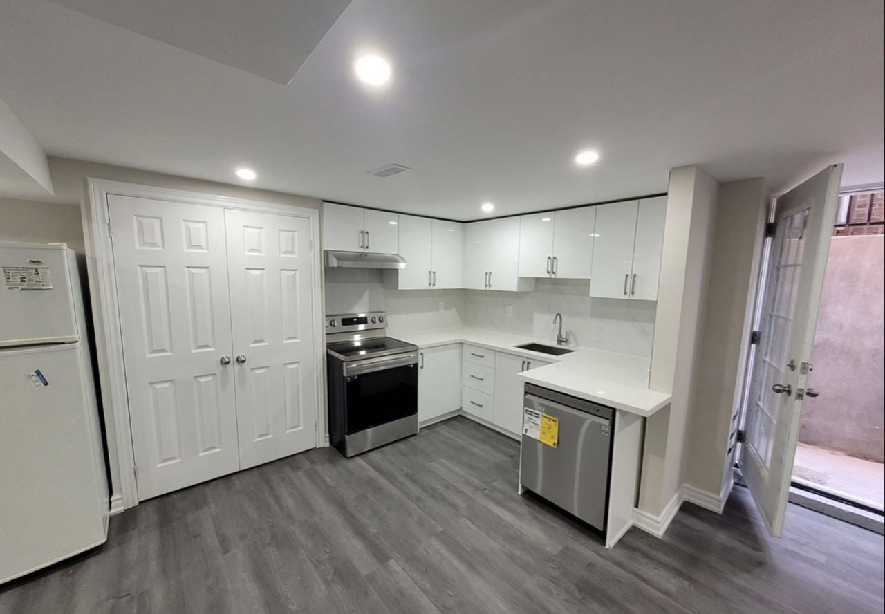 1107 Thoresby Dr - Photo 3 of 6