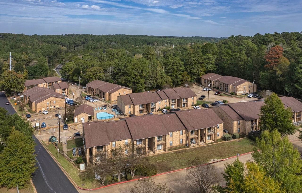 Chevy Chase - Photo 3 of 18