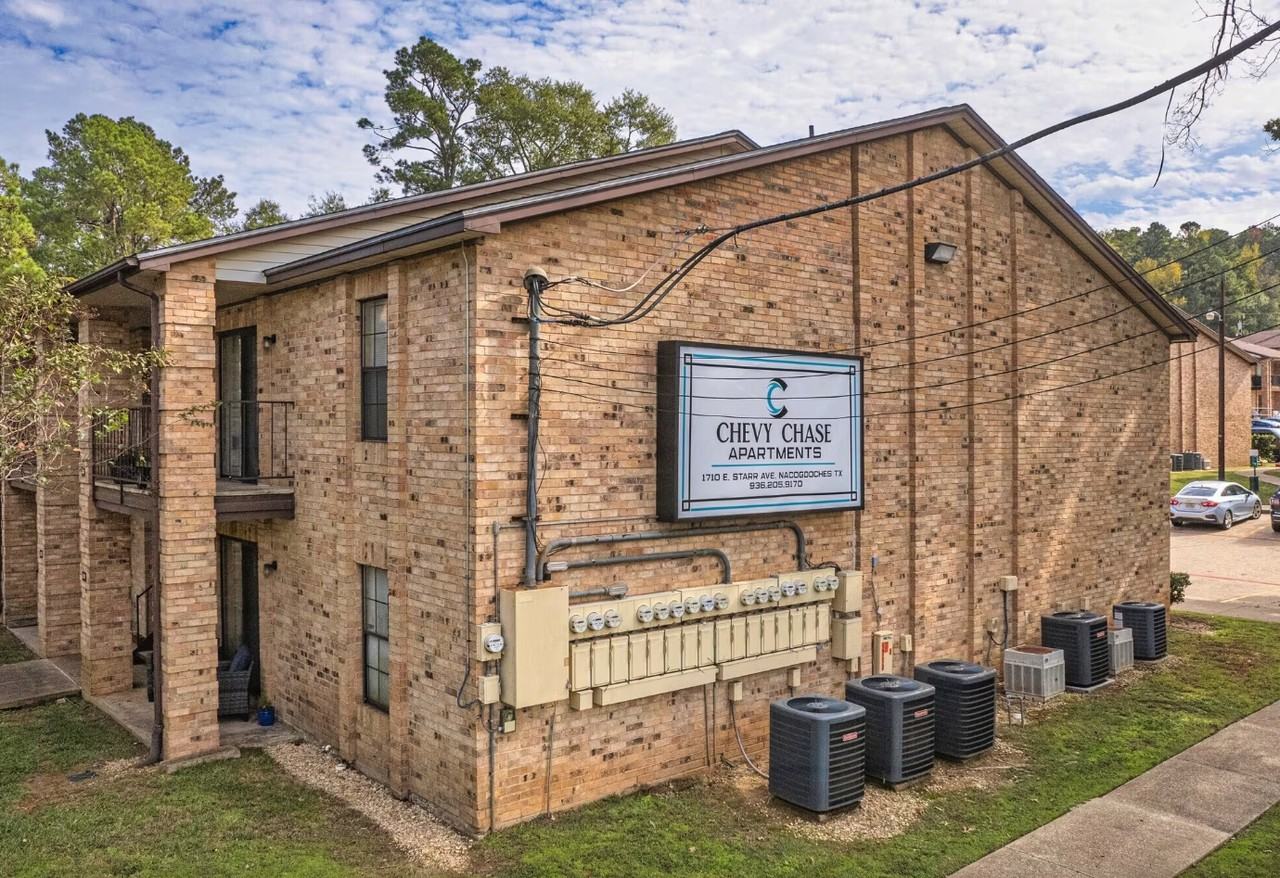 Chevy Chase - Photo 4 of 18