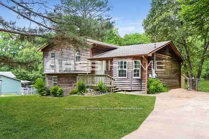 70 Beverly Park Ct - Photo 3 of 7