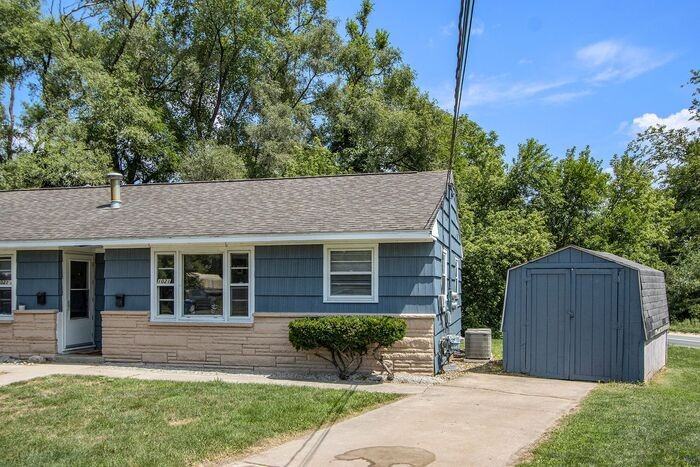 1021 Avondale Cir #1021 - Photo 3 of 18