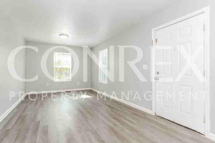 1185 Homeside Ave - Photo 3 of 12