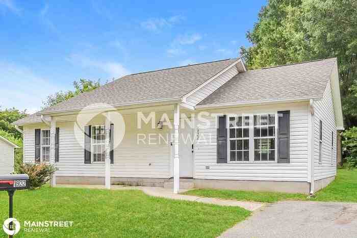 1922 Flatrock St - Photo 3 of 15