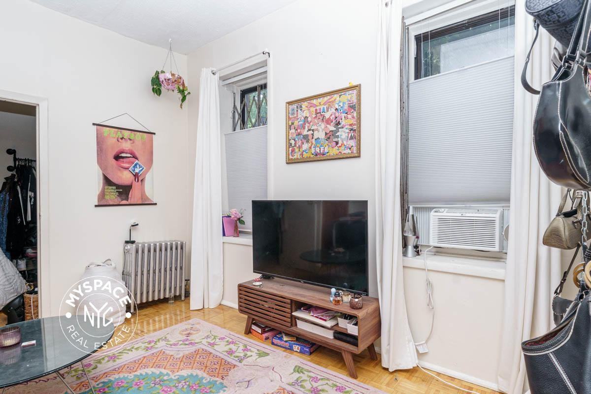 322 Rodney St #1