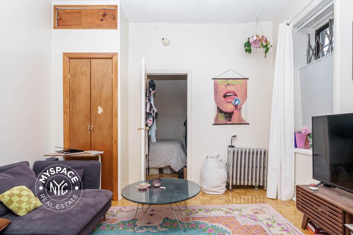 322 Rodney St #1 - Photo 3 of 12