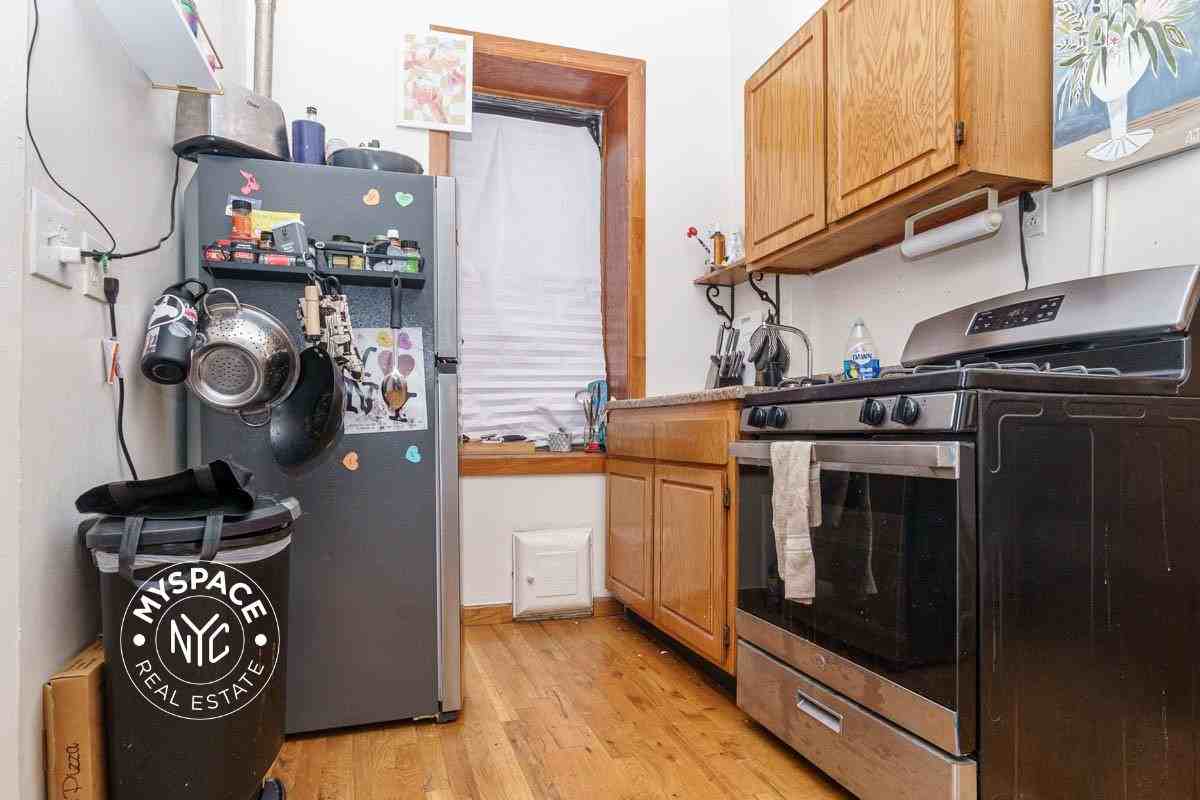 322 Rodney St #1 - Photo 4 of 12