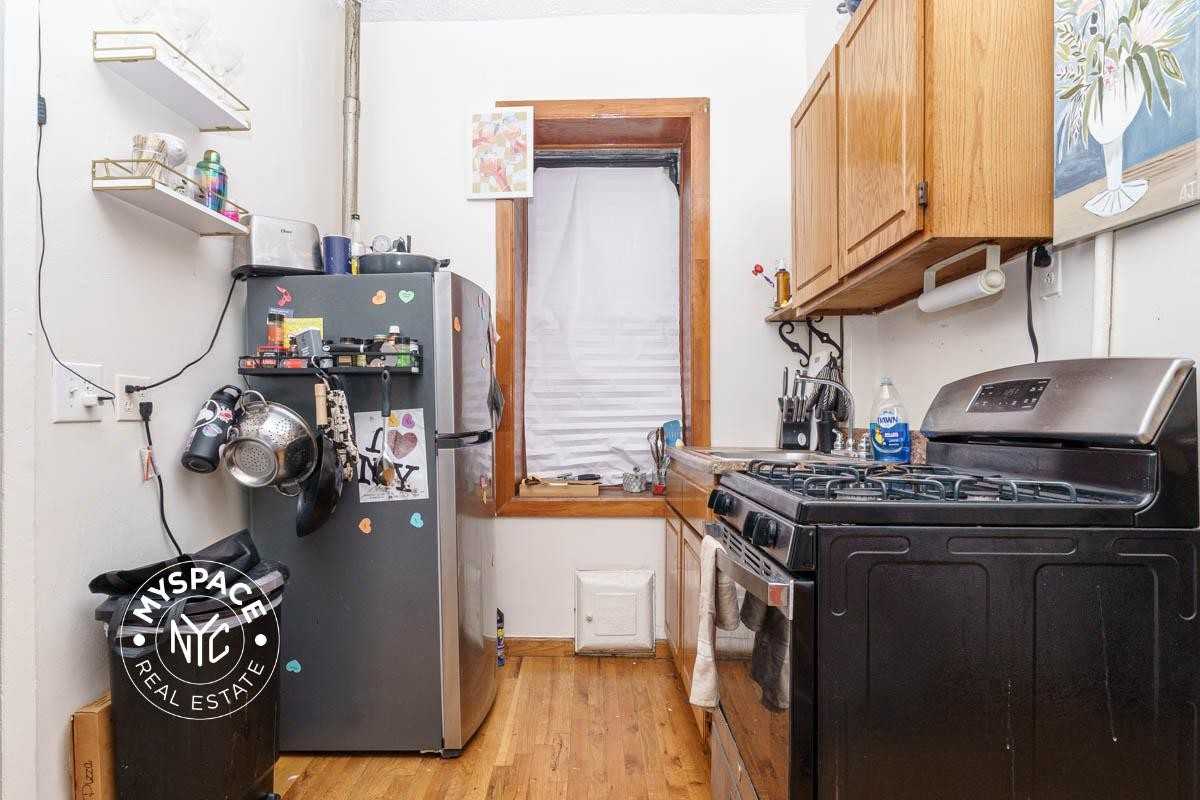 322 Rodney St #1 - Photo 5 of 12