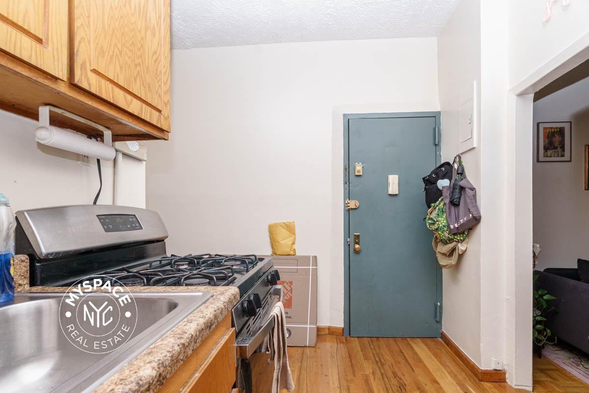322 Rodney St #1 - Photo 6 of 12