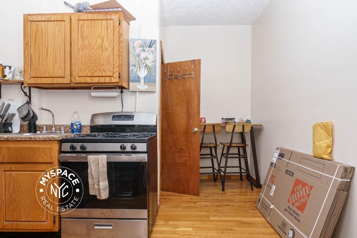 322 Rodney St #1 - Photo 7 of 12
