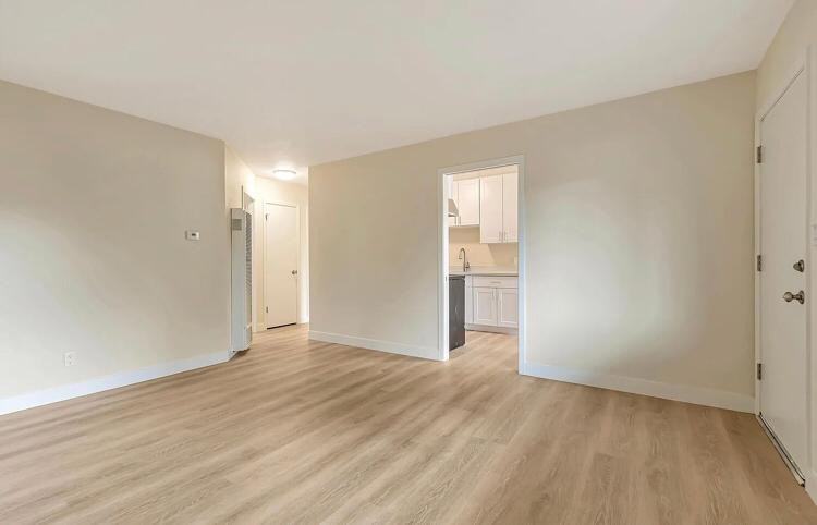 1049 Villa Ave #NA - Photo 3 of 4