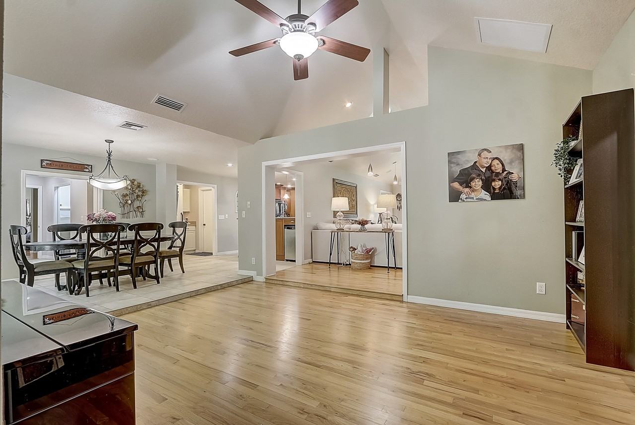 402 Magnolia Oak Dr #NA - Photo 3 of 50