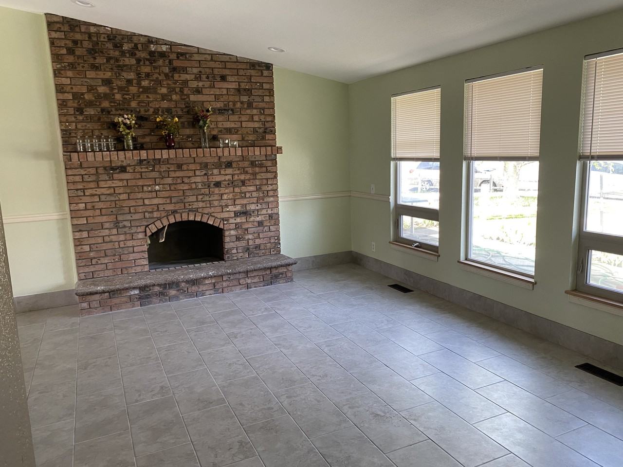 1833 Hummingbird Ct #NA - Photo 3 of 17
