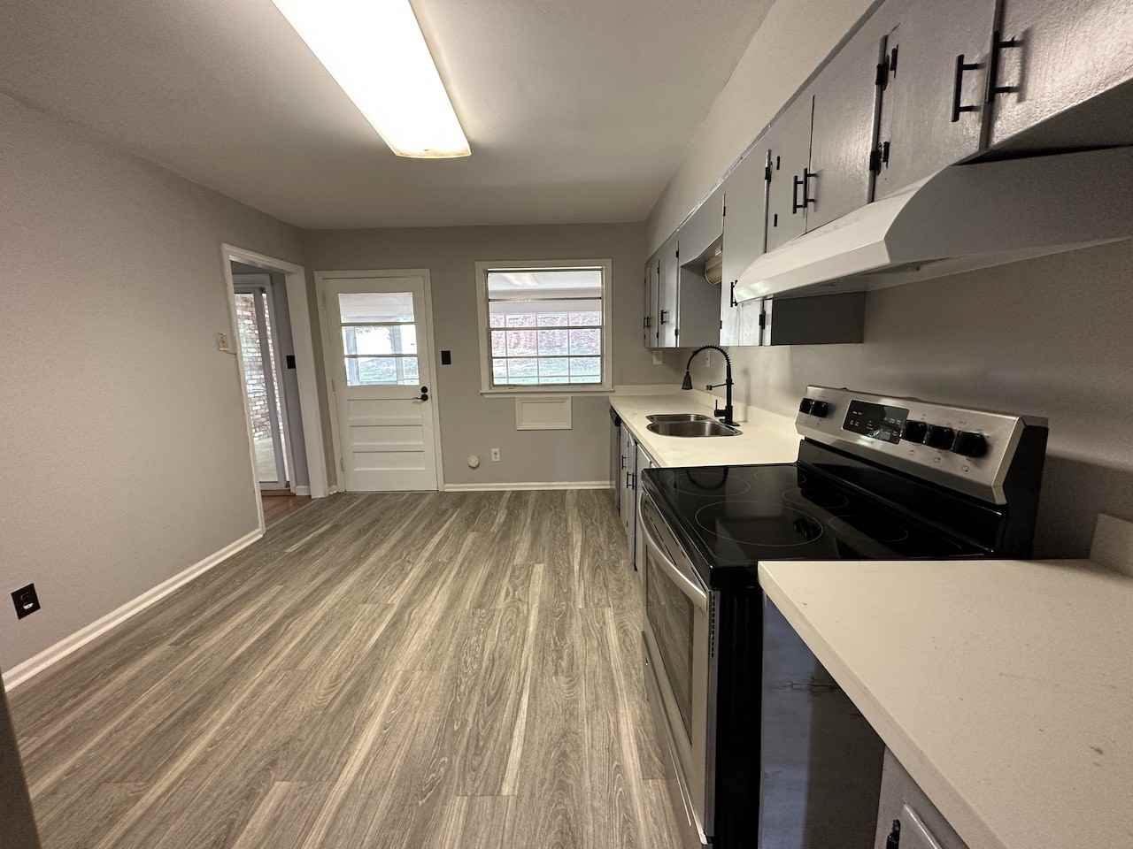 909 Riverbend Rd Se #1 - Photo 3 of 13