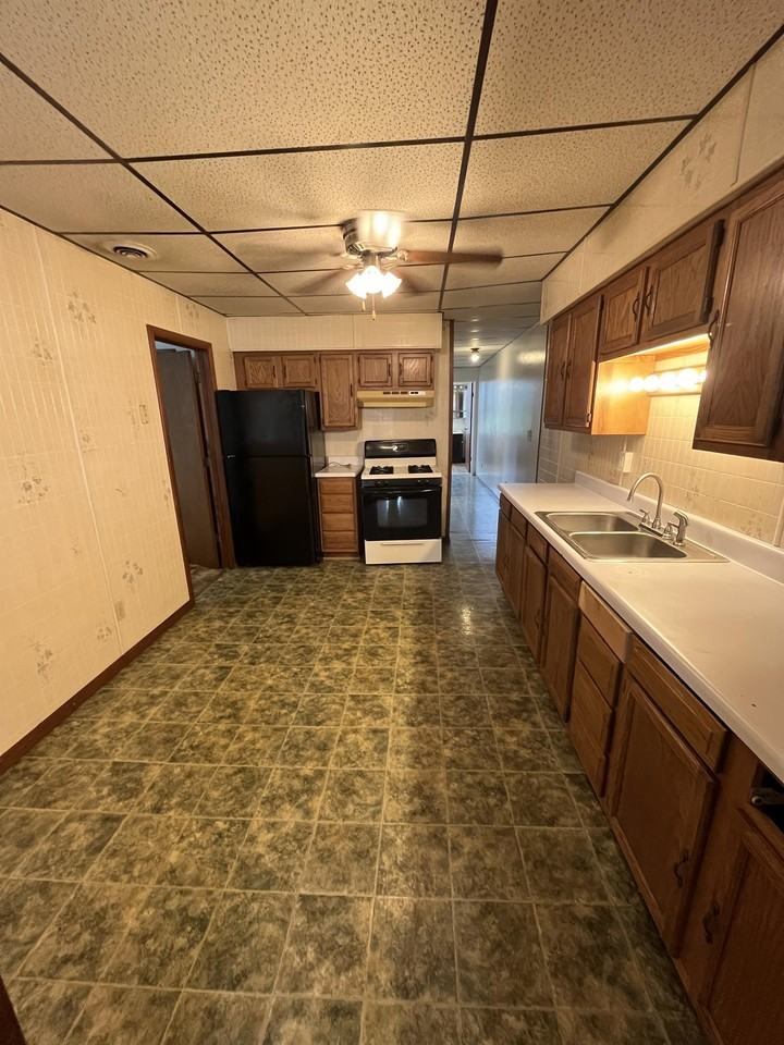 320 S 4th St #2UP - Photo 2 of 11