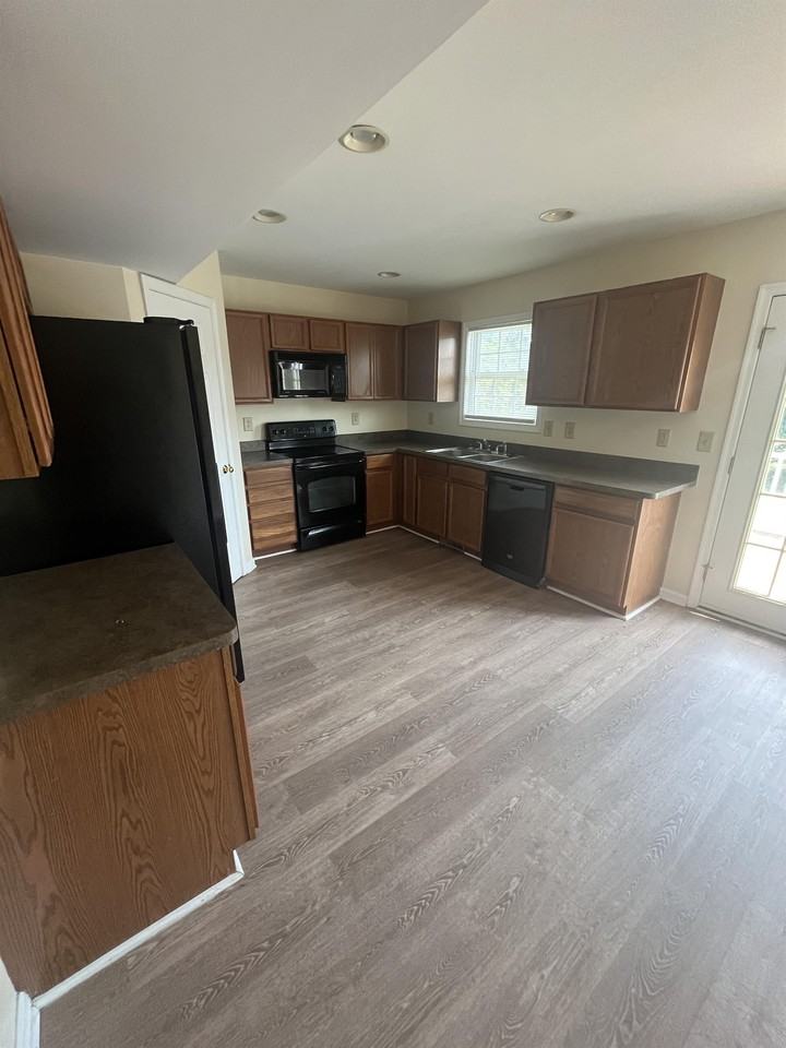 118 Myatt Ct - Photo 2 of 18