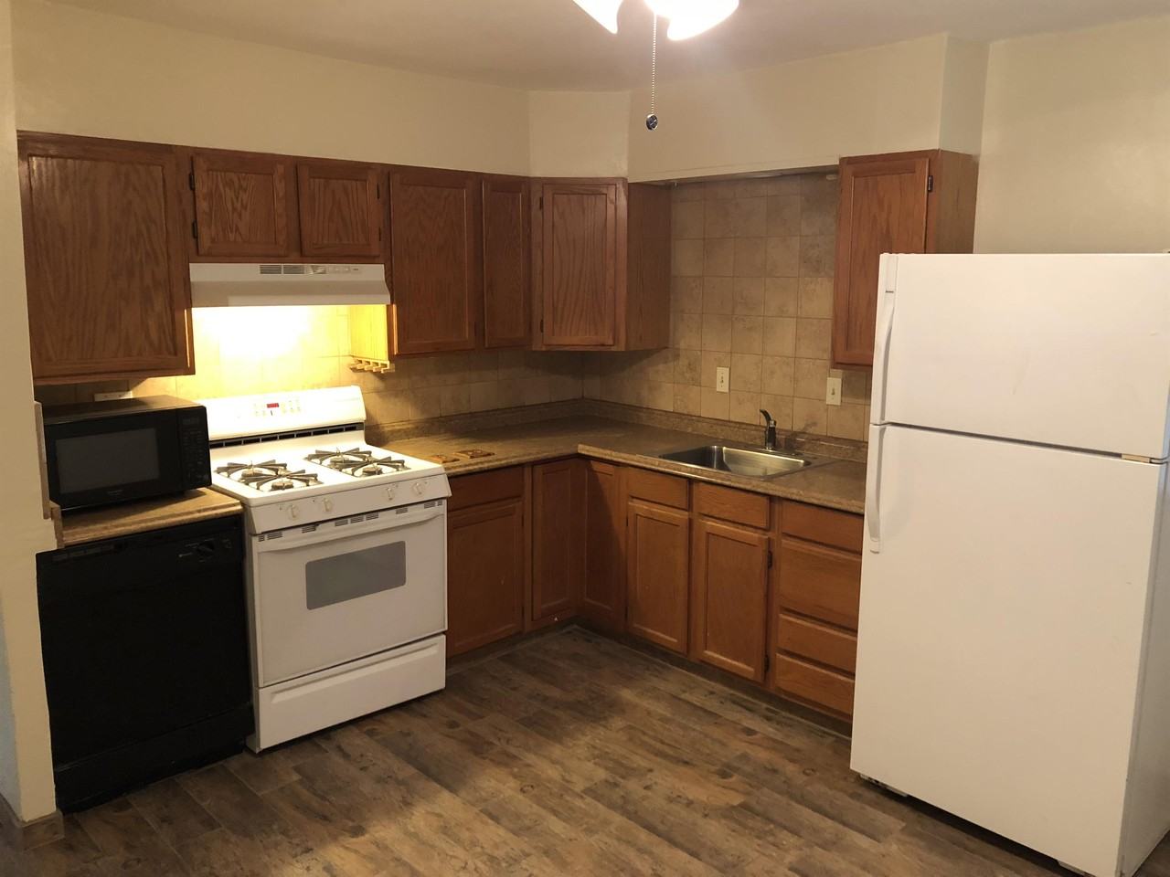 1419 E Hedrick Dr #1 - Photo 4 of 17