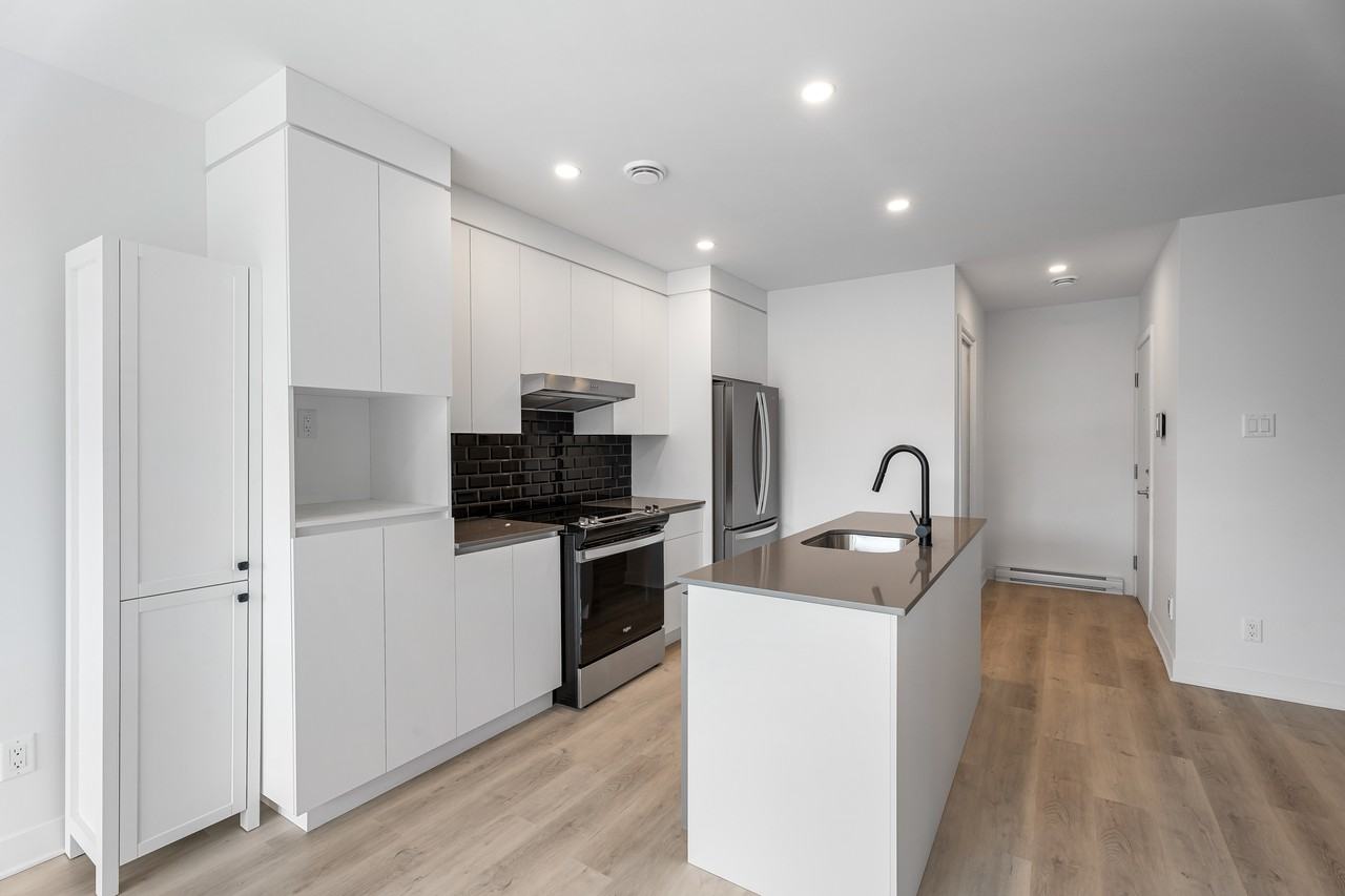 6215 Rue Saint-André #302 - Photo 2 of 14
