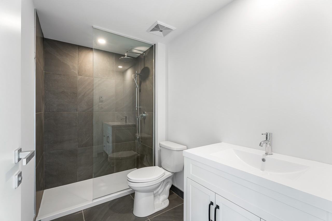 6215 Rue Saint-André #302 - Photo 3 of 14