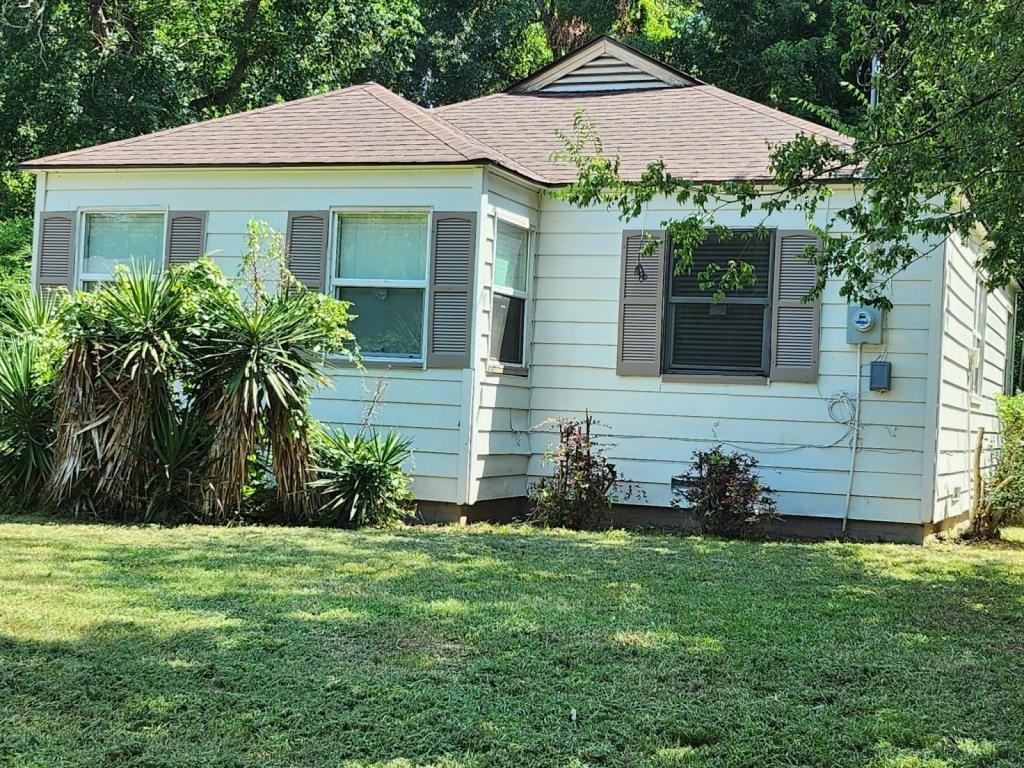 1908 Circle Dr - Photo 2 of 10