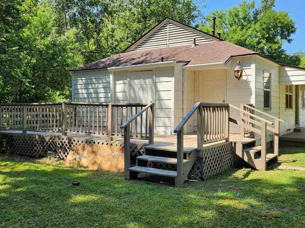 1908 Circle Dr - Photo 3 of 10