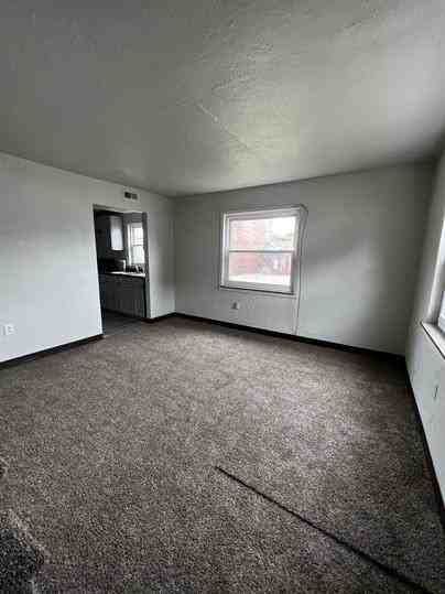 203 E St - Photo 3 of 8