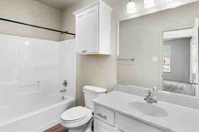 2103 10th St - Photo 2 of 11