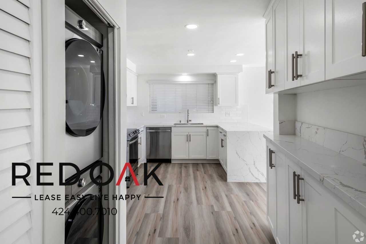 1033 Bayside Dr #A1A - Photo 2 of 24