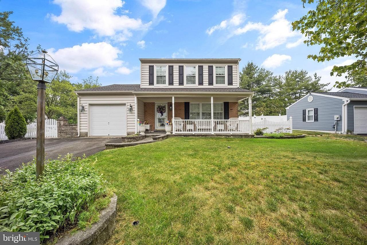 3273 Leeland Dr #NA - Photo 2 of 7