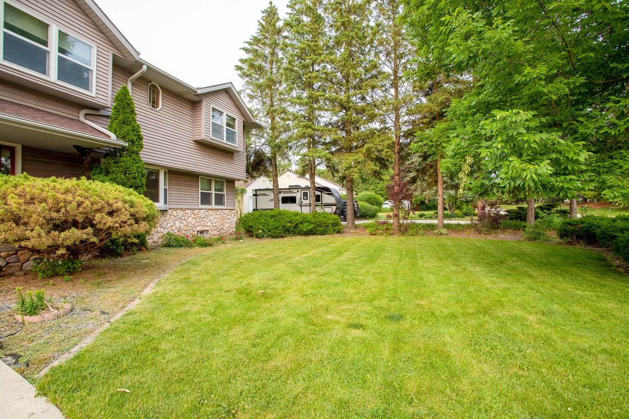 3702 E Oakwood Rd #NA - Photo 2 of 28