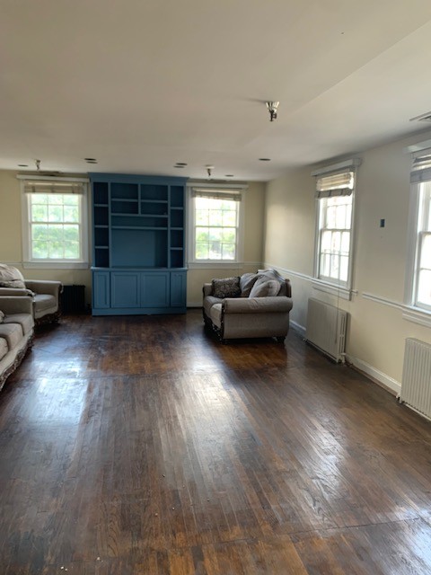 103 S Fairfax St - Photo 3 of 10