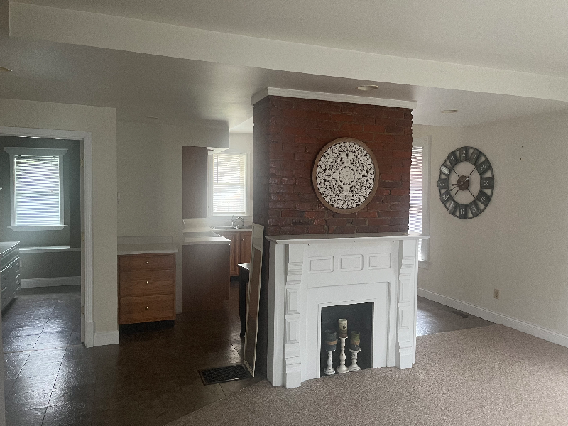 387 E State St #2UP - Photo 3 of 7